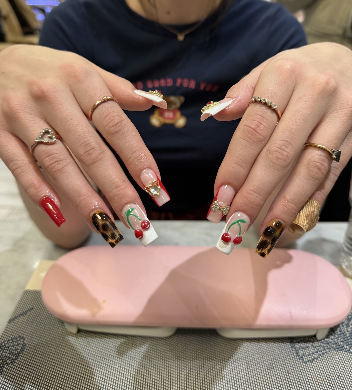 Lisa Nails Spa & Lashes logo